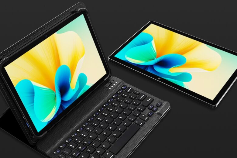 Komputer laptop hitam dengan keyboard yang dapat dilepas. Laptop terbuka dan layarnya menampilkan desain abstrak berwarna kuning dan biru. Keyboardnya berwarna hitam dengan pinggiran perak dan memiliki huruf putih. Teks "Screen keyboard 2-in-1 Windows laptop" ditampilkan dalam huruf emas besar di bagian atas gambar.